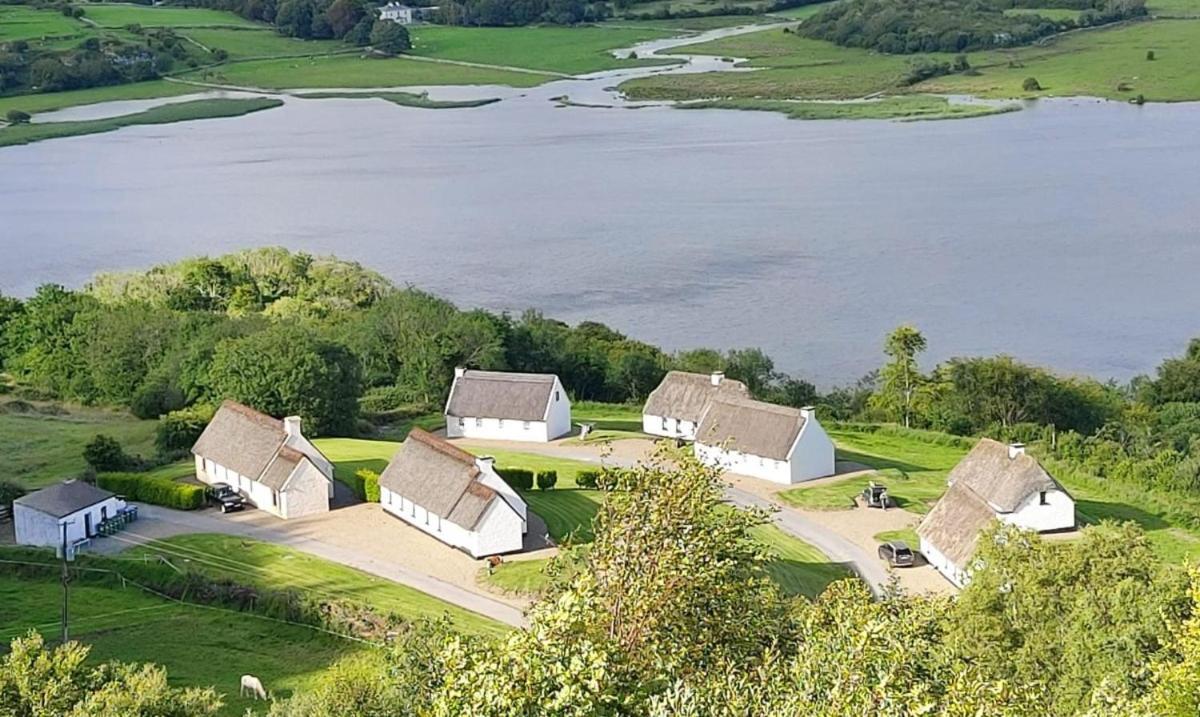 Corofin Lake Cottages 외부 사진